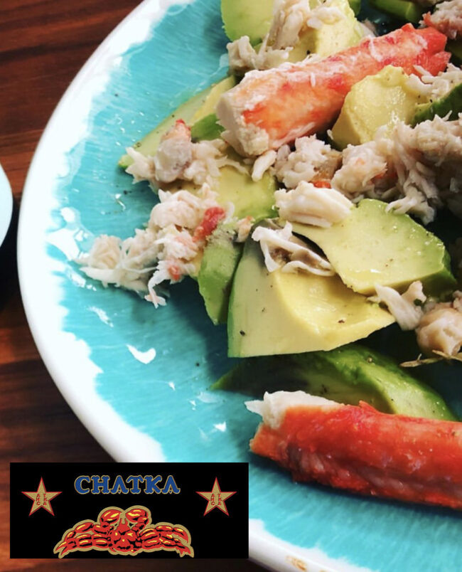 Ensalada de cangrejo real CHATKA y aguacate