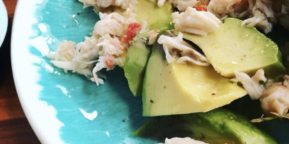 Ensalada de cangrejo real CHATKA y aguacate